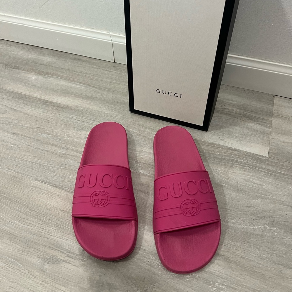 Gucci flip flops